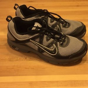 Nike Men’s tennis shoes